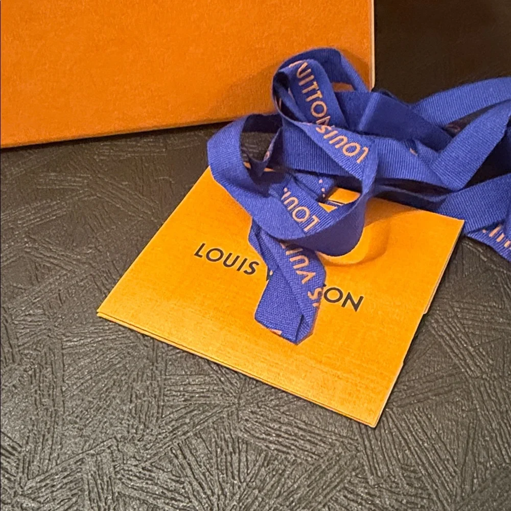 Louis Vuitton Orange Box with Blue Ribbon and Two Dust Bags in great condition - Picture 3 of 10